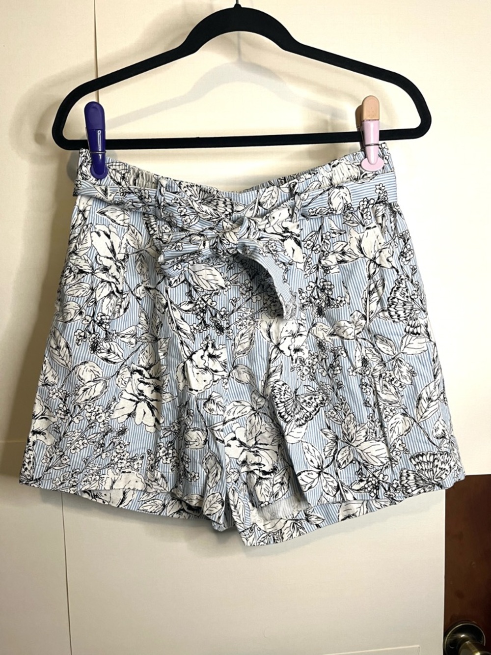 Tommy Hilfiger Women’s Size M Blue and White Floral Linen Blend Tie-Waist Shorts